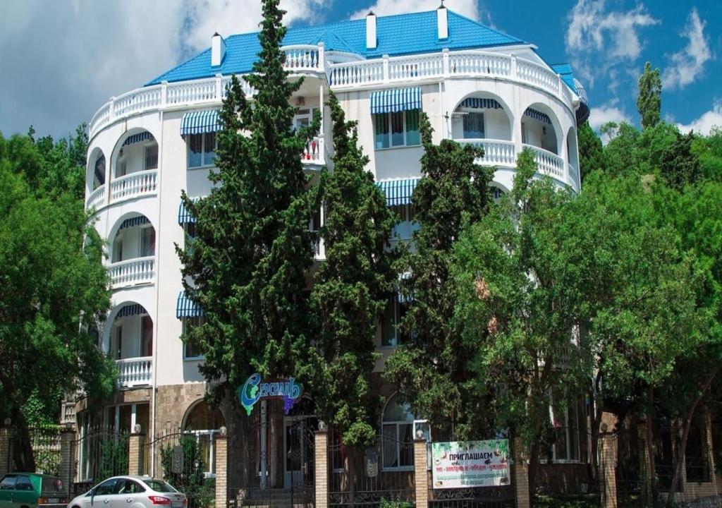 Отель Серсиаль в Алупке