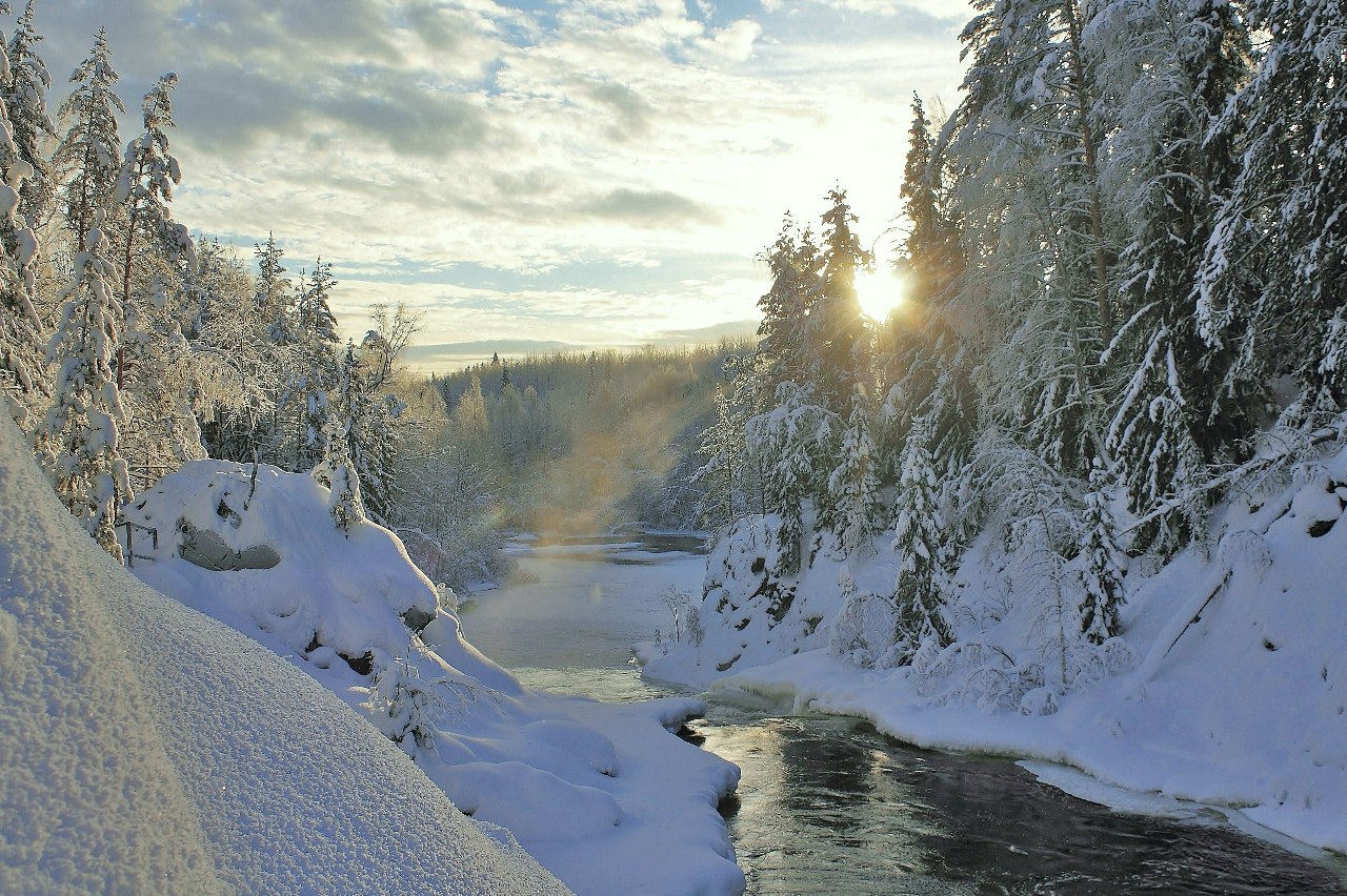 Зима в карелии. Зимняя Карелия. Карелия зимой река. Природа Карелии зимой. Карелия Новогодняя Кивач.